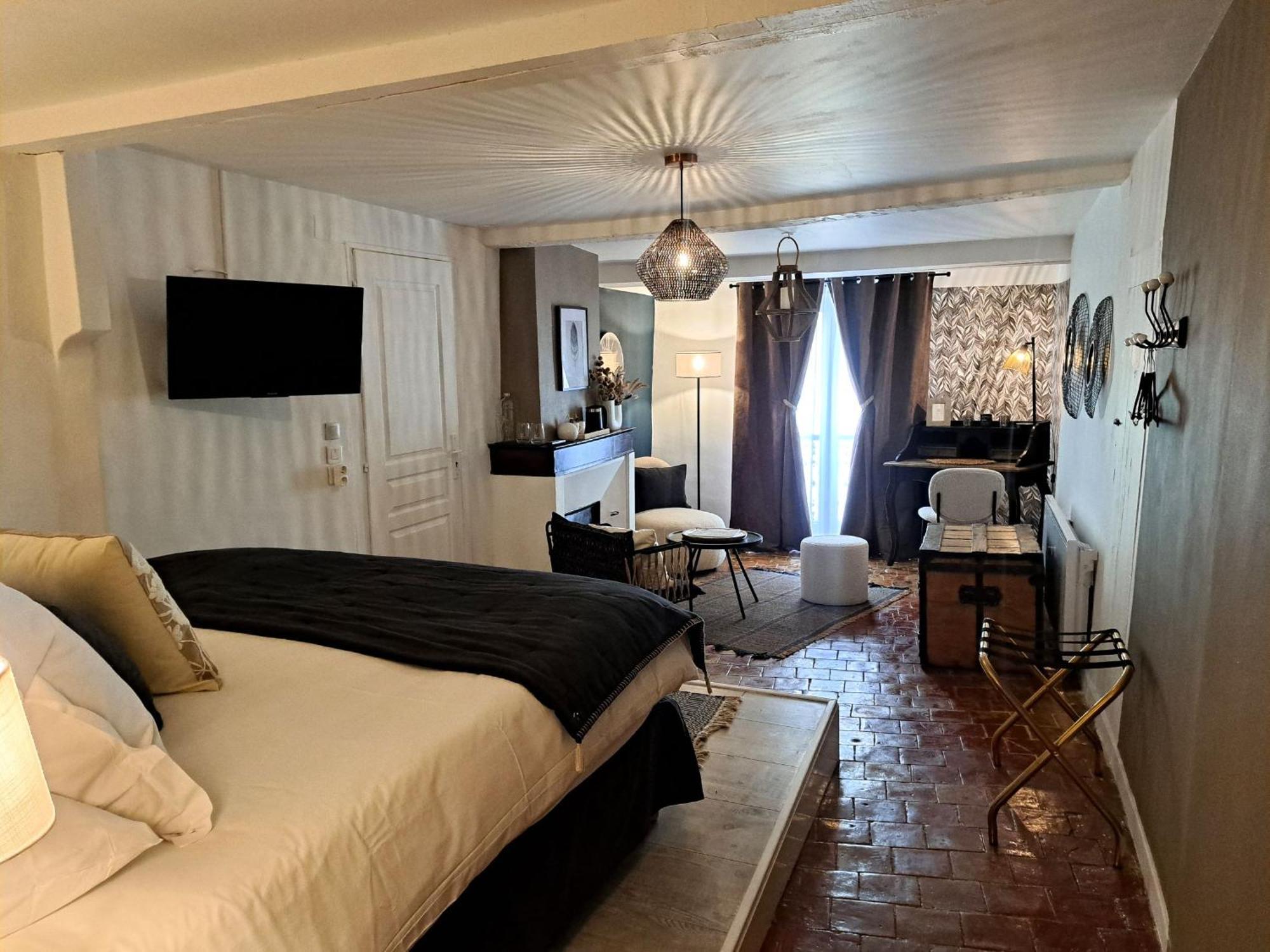 Hotel Le Patio De Sophie Систерон Номер фото