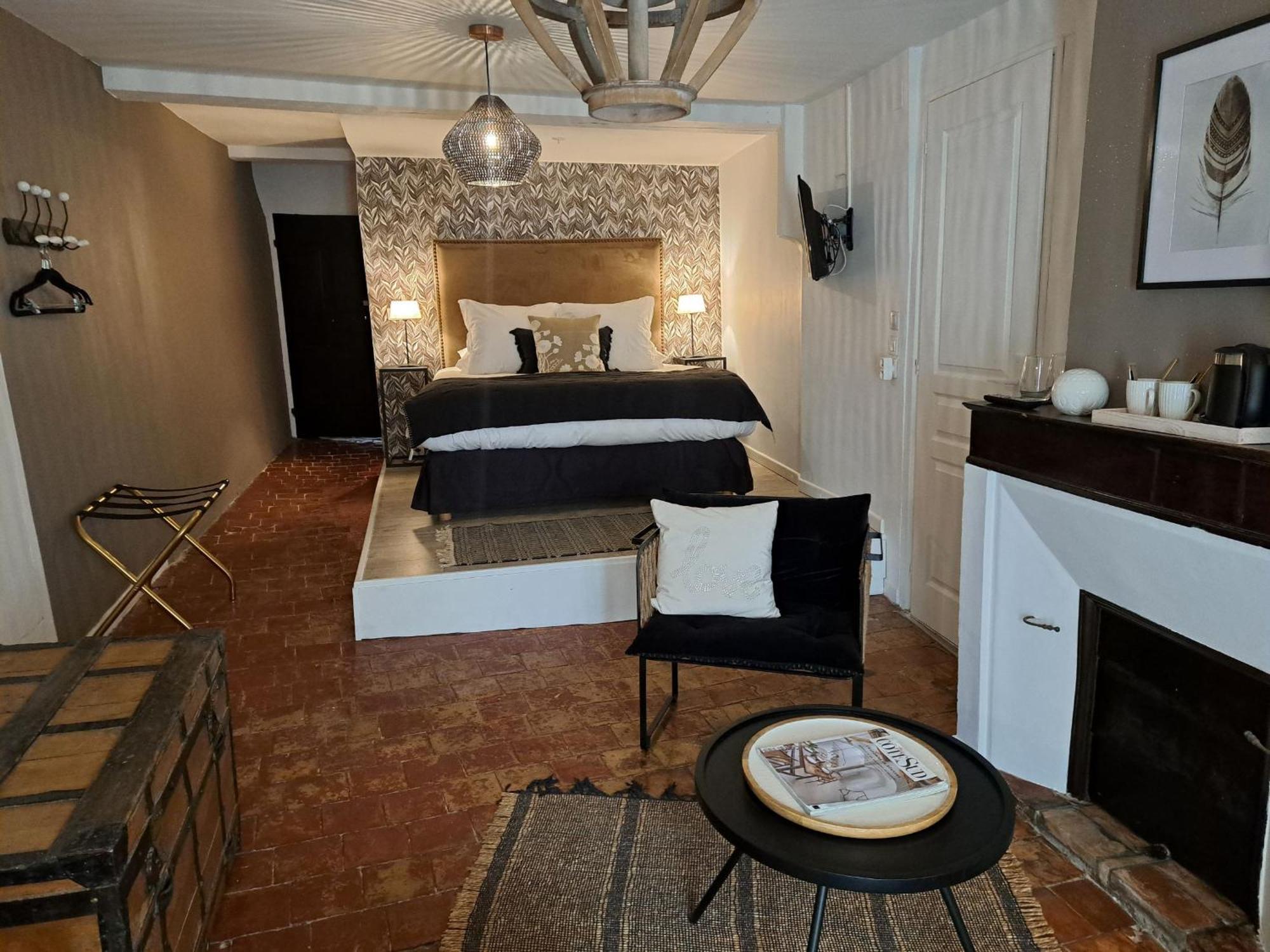 Hotel Le Patio De Sophie Систерон Номер фото
