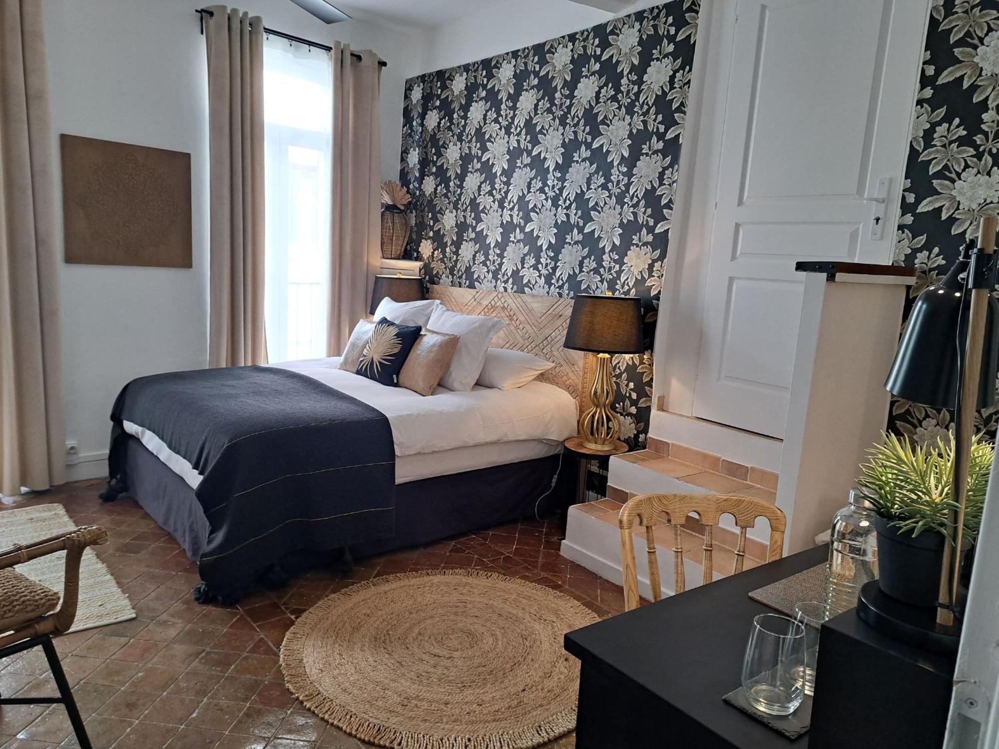 Hotel Le Patio De Sophie Систерон Номер фото