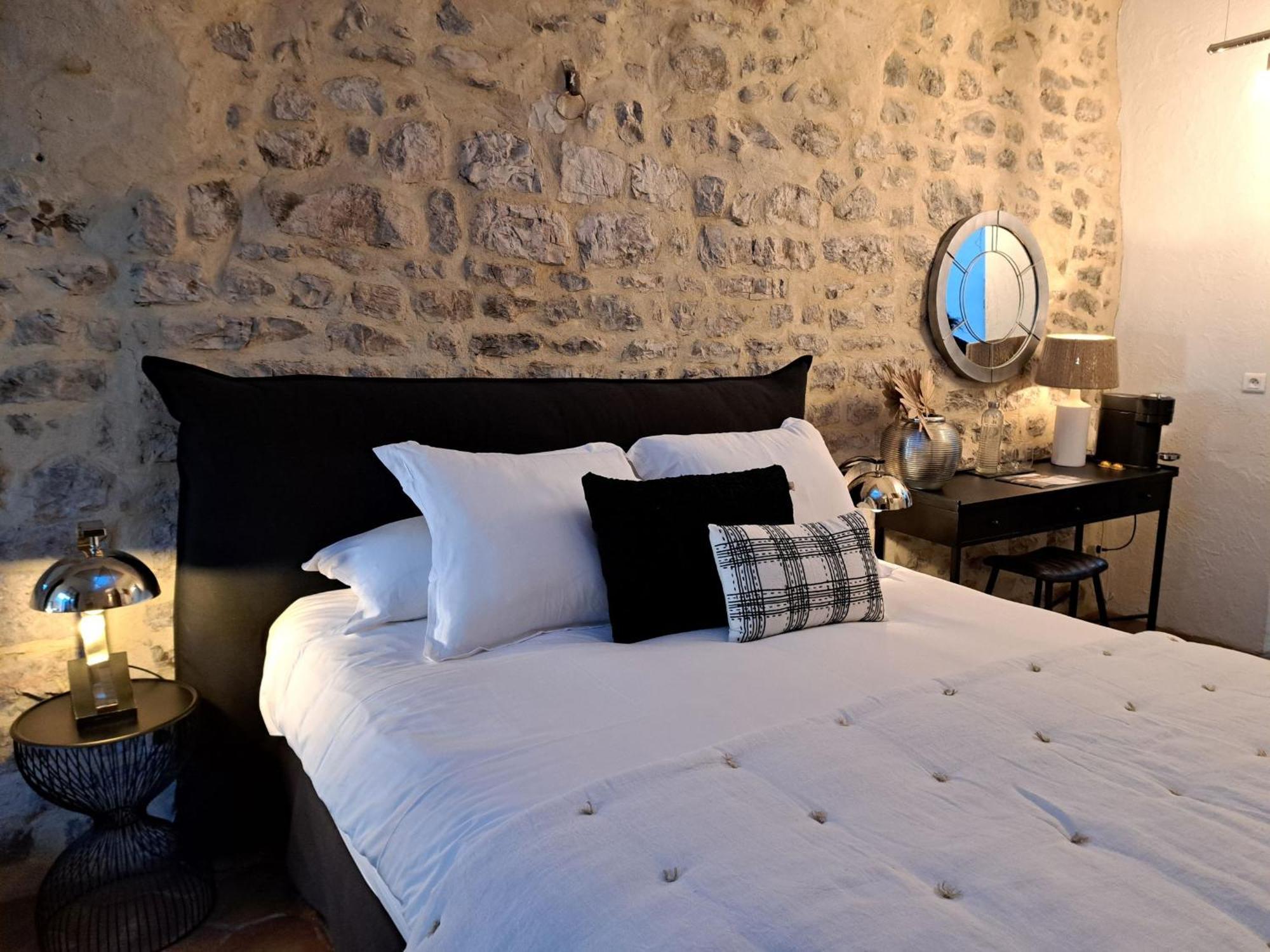 Hotel Le Patio De Sophie Систерон Номер фото