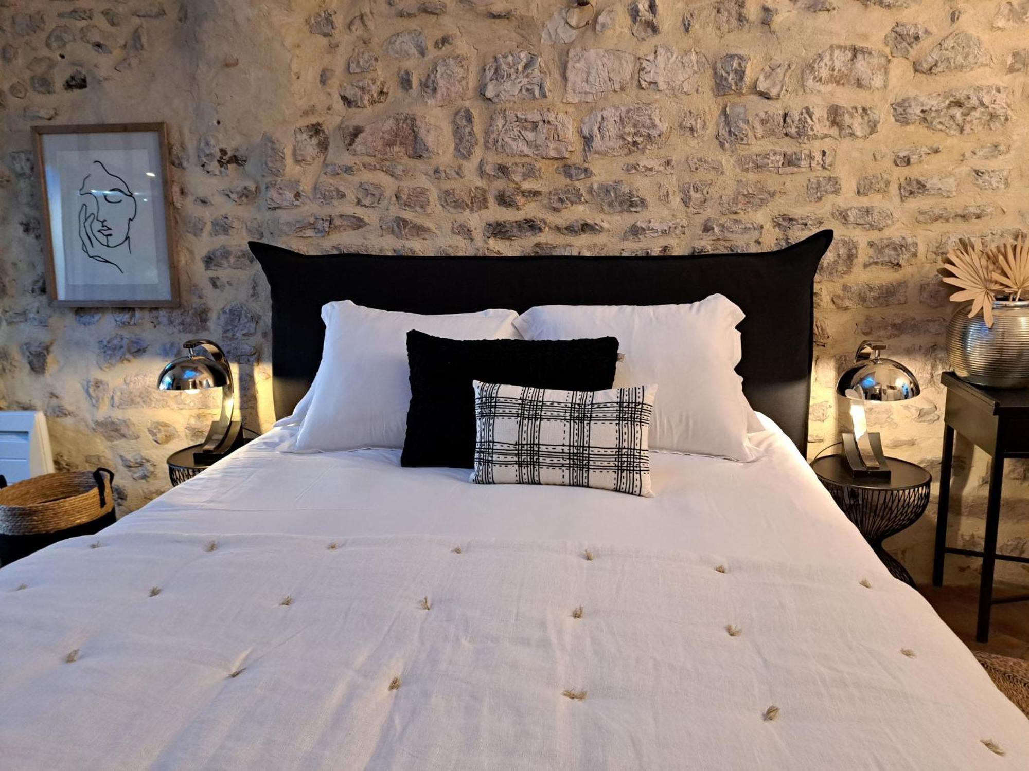 Hotel Le Patio De Sophie Систерон Экстерьер фото