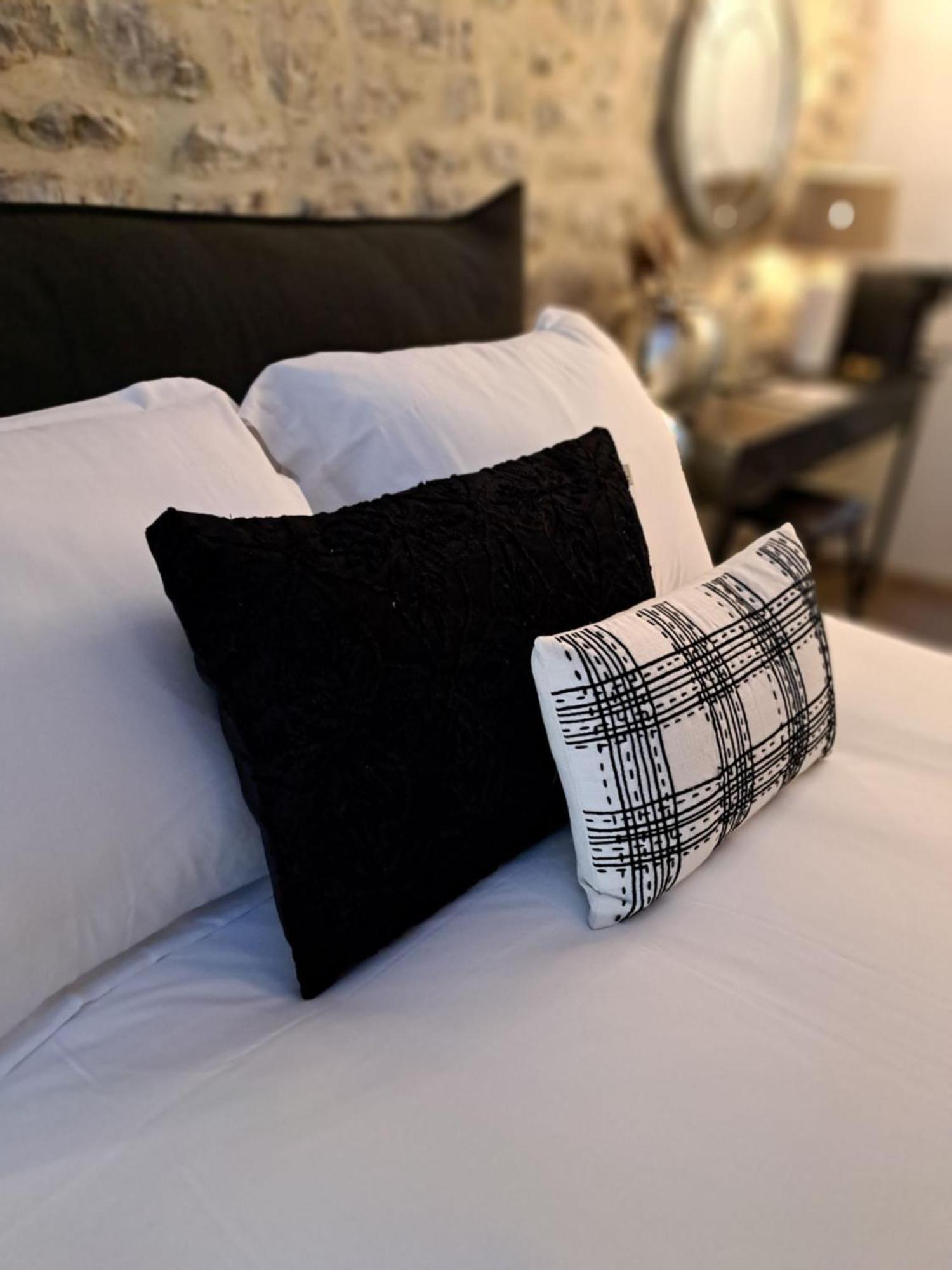 Hotel Le Patio De Sophie Систерон Номер фото