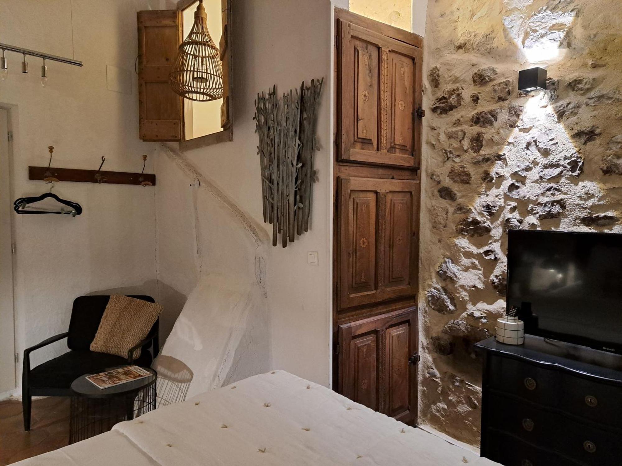 Hotel Le Patio De Sophie Систерон Номер фото