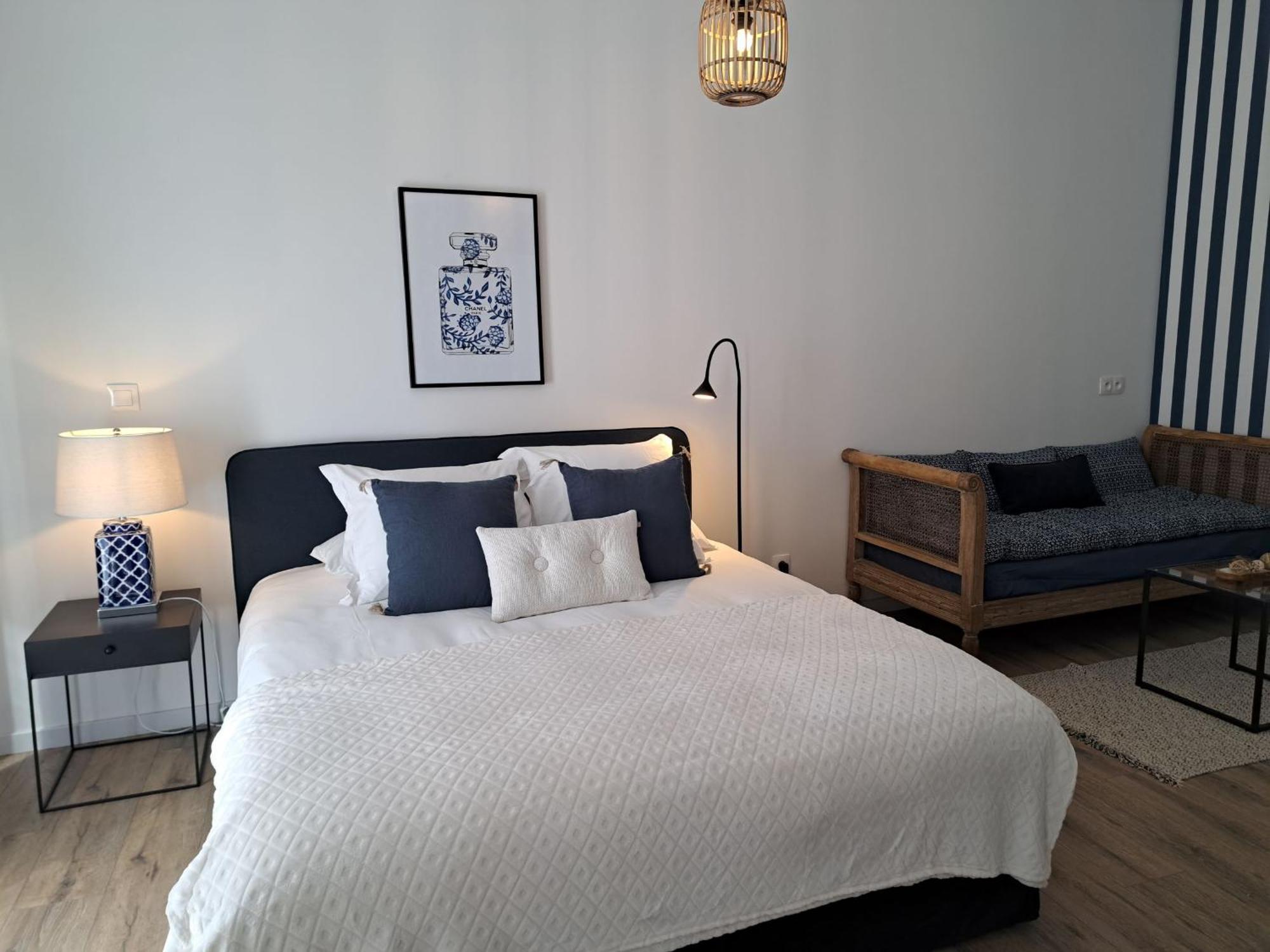 Hotel Le Patio De Sophie Систерон Номер фото