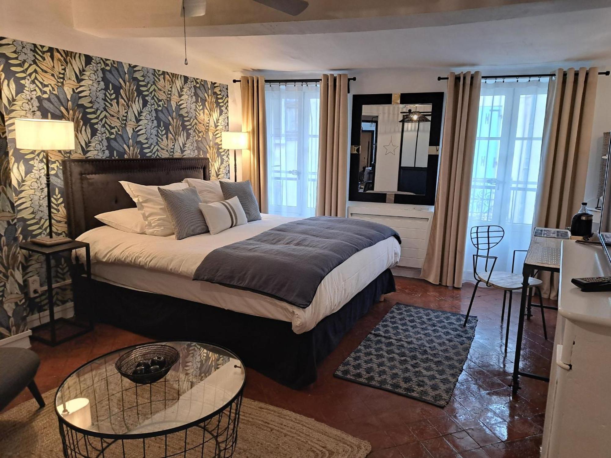 Hotel Le Patio De Sophie Систерон Номер фото