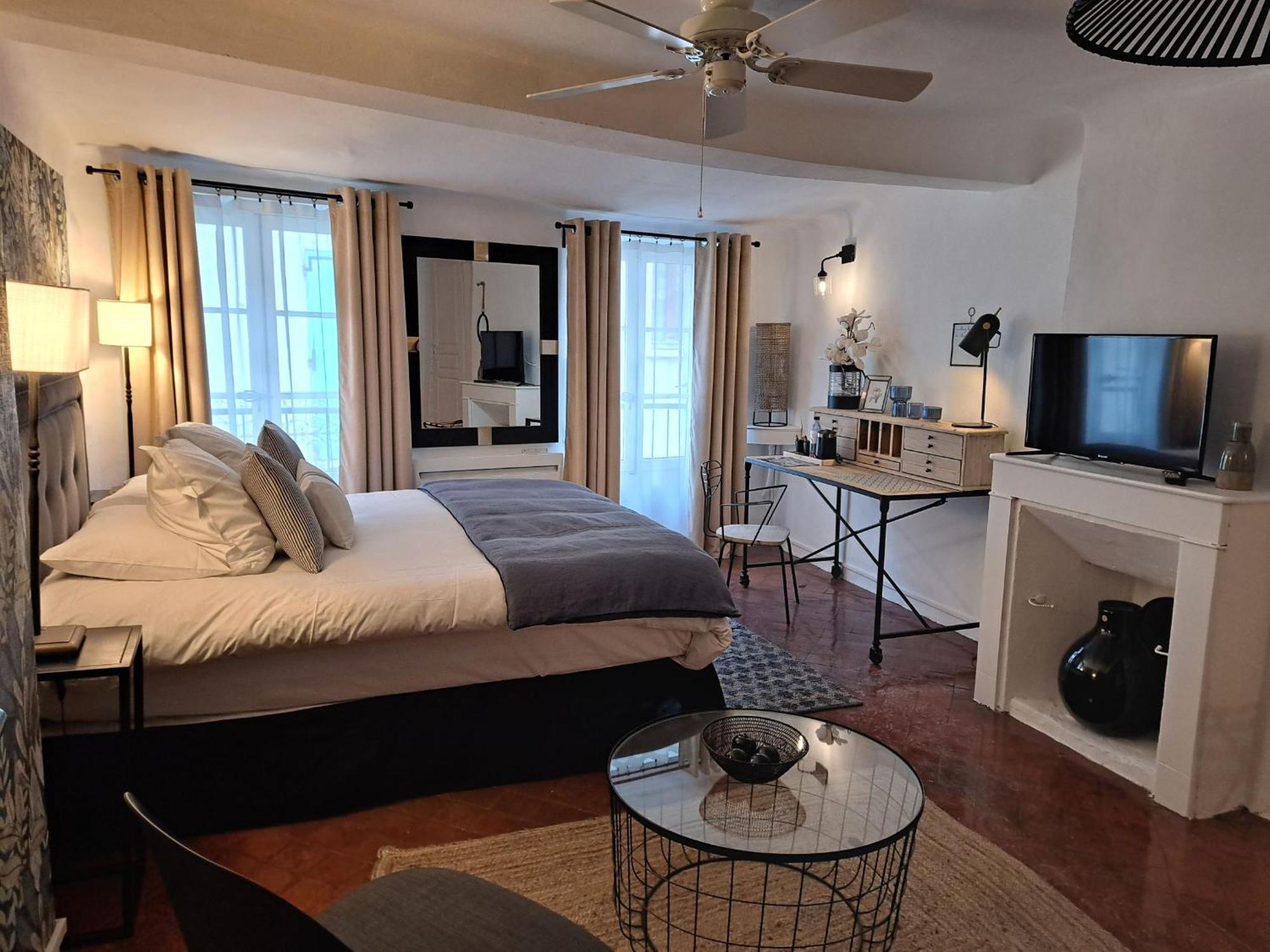 Hotel Le Patio De Sophie Систерон Номер фото