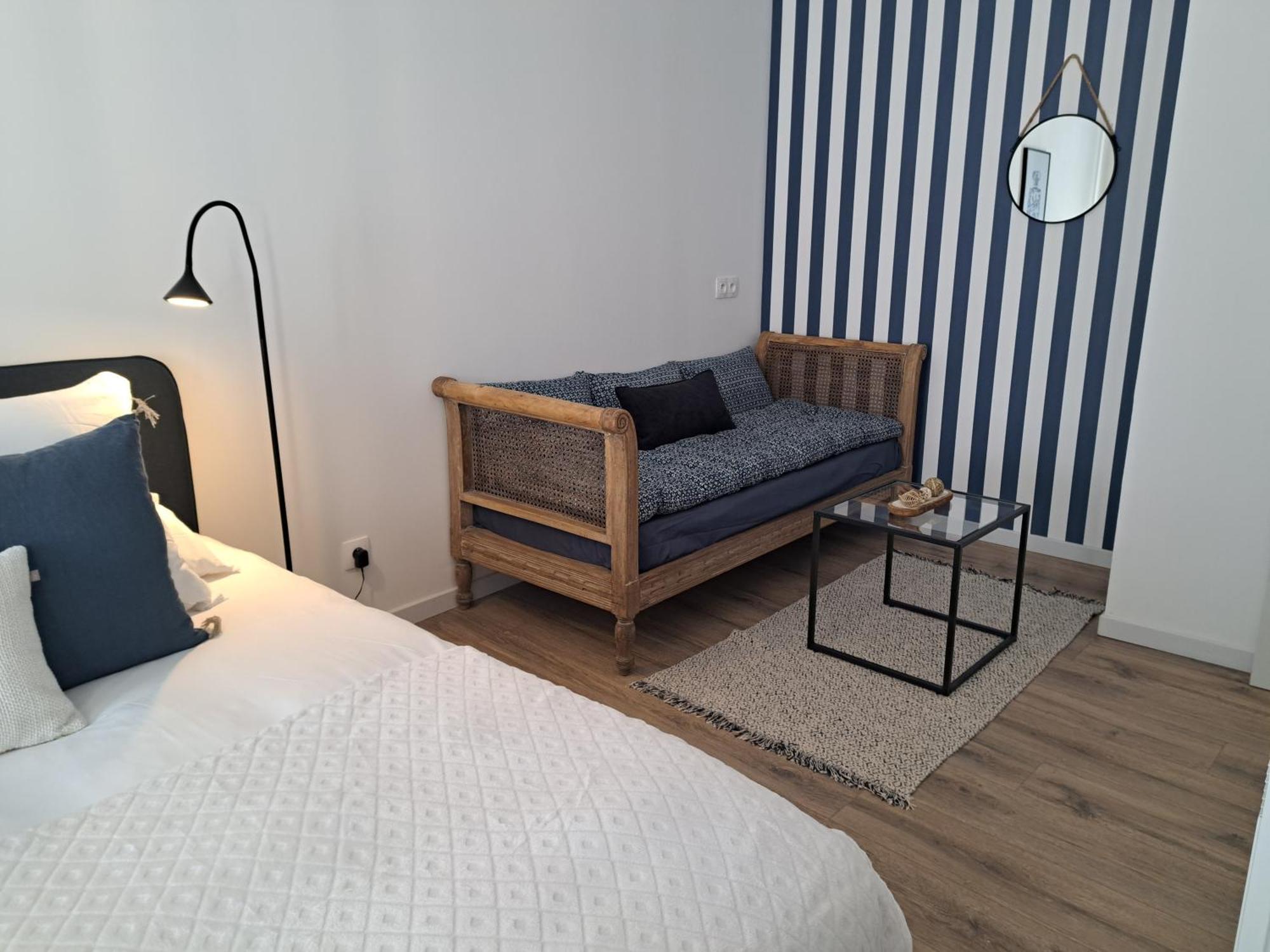 Hotel Le Patio De Sophie Систерон Номер фото