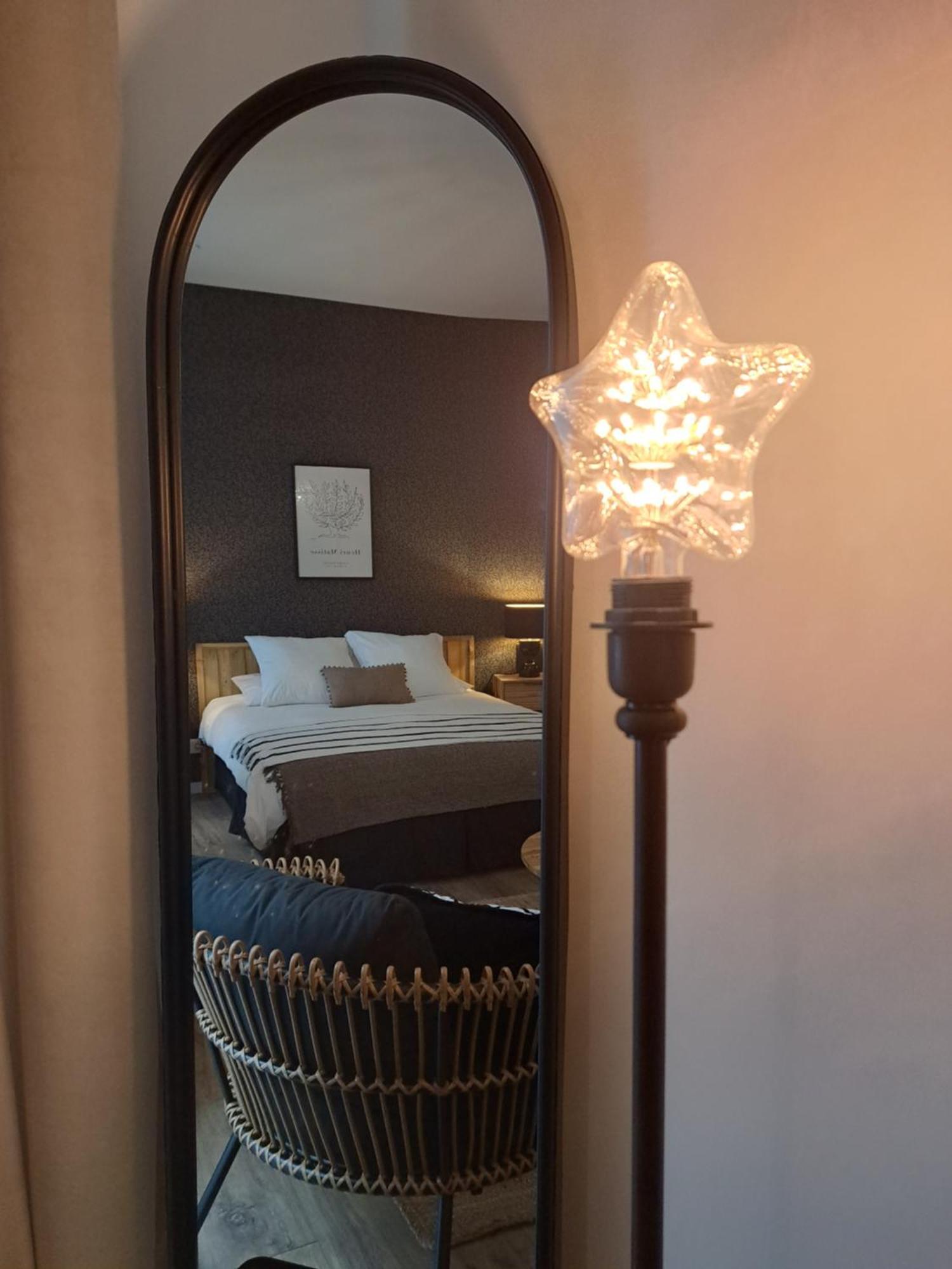 Hotel Le Patio De Sophie Систерон Номер фото