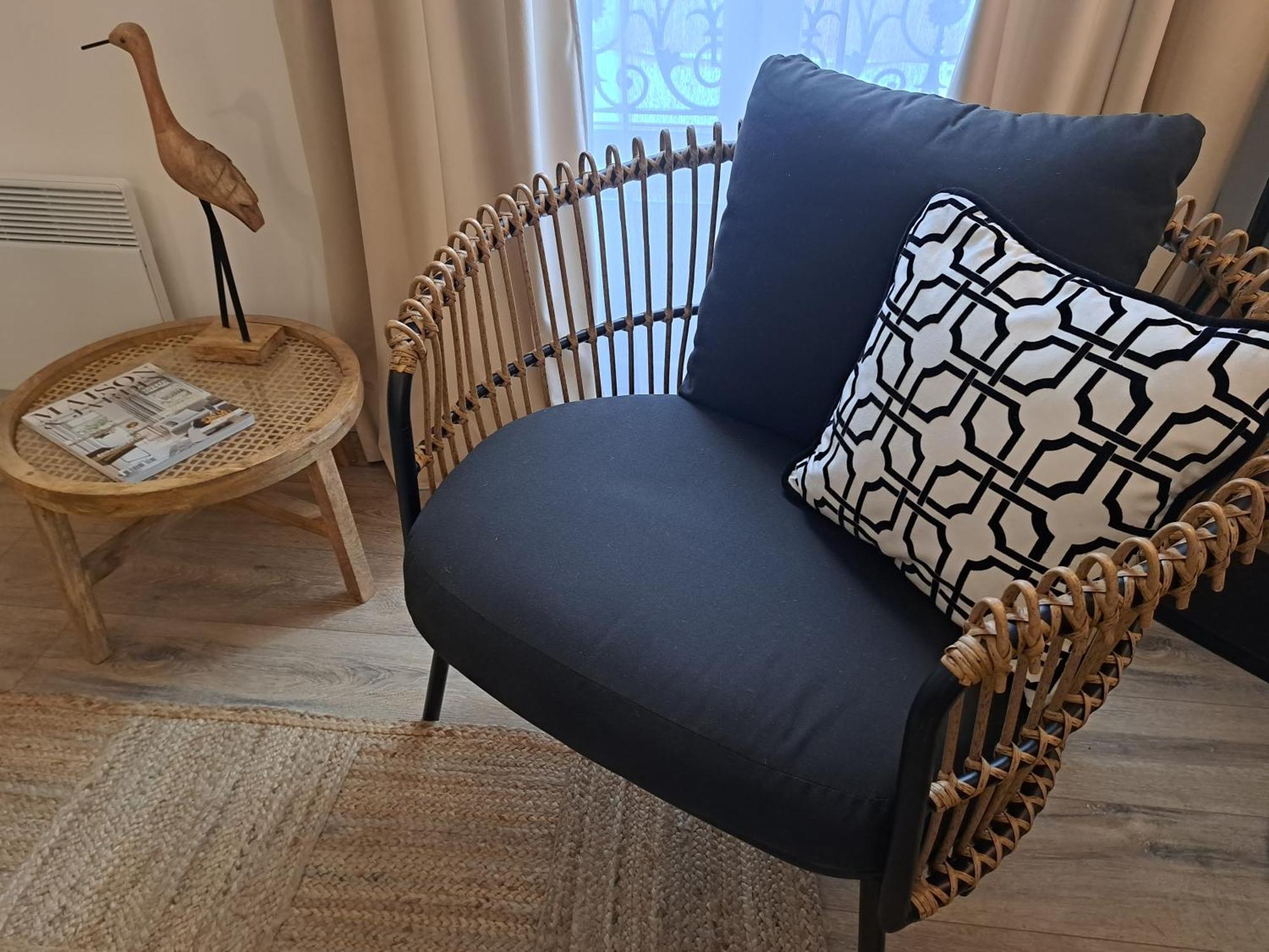 Hotel Le Patio De Sophie Систерон Номер фото